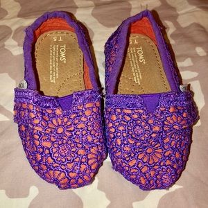New Kids Toms purple and orange size T5